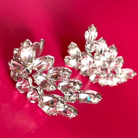 Vintage Kramer New York White Rhinestone Silver Tone Clip Earrings - Picture 11 of 12